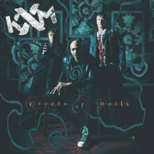KoRnのレイ・ルジアー+キングスXのダグ・ピニック+ジョージ・リンチ=KXM 新アルバム『Circle Of Dolls』を9月発売