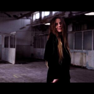 Hannah Robinson – Dig Me Up (Official Video)