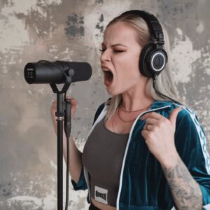 THE HELLFREAKS – Old Tomorrows – Shakey Sue – One Take Vocal Performance | Napalm Records