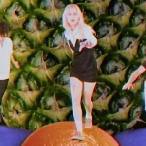 Paramore – Caught In The Middle [OFFICIAL VIDEO] (Paramore 2018)