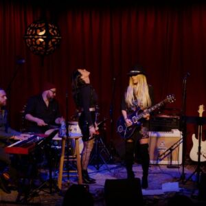 Vanessa Amorosi feat Orianthi – Still Got The Blues (Live at The Hotel Cafe)
