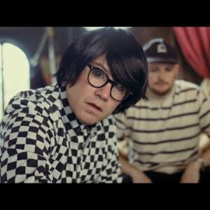 Hawthorne Heights – “Spray Paint it Black” (Official Music Video)