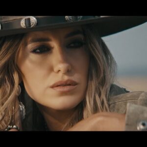 Lainey Wilson Makes Country Cool Again in Vancouver, BC [Photos]