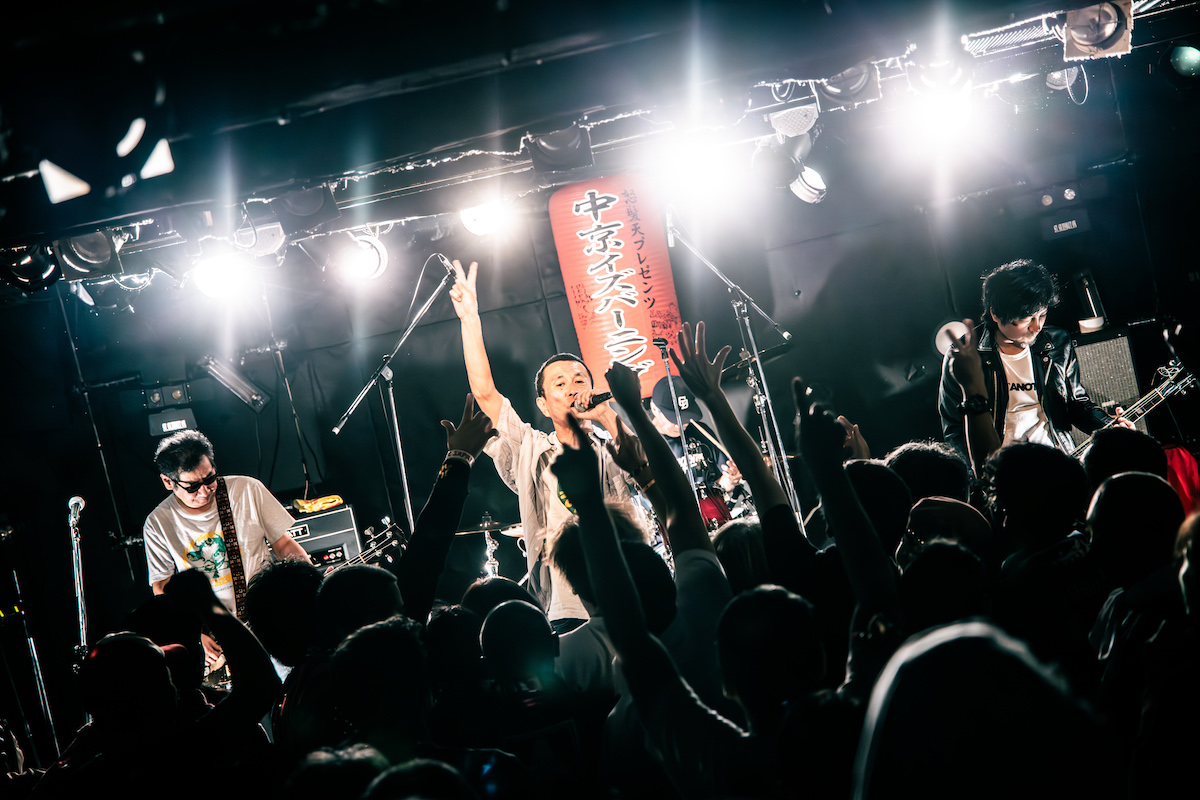 怒髪天×the原爆オナニーズ、全力投球でぶつかり合う美学 『中京イズバーニング』独占レポート