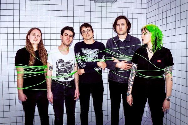 Frankie and the Witch Fingers release video for “Dead Silence”
