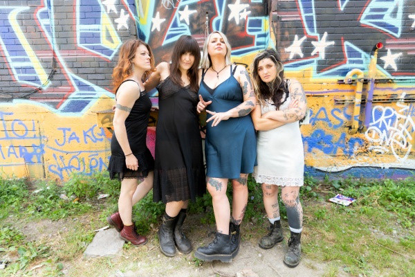 Exclusive Videos: Watch the new video by Taxi Girls!